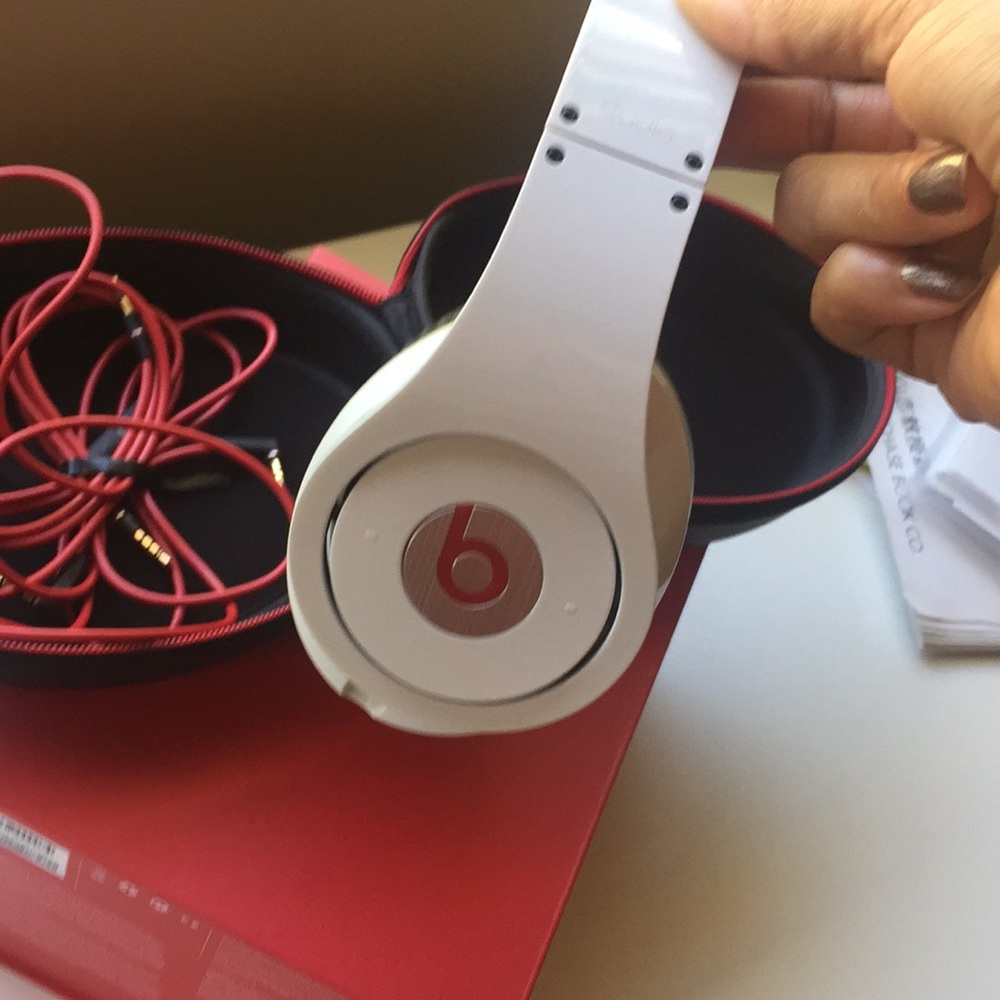 Beats by dr. Dre🌺🌺🌺🌺